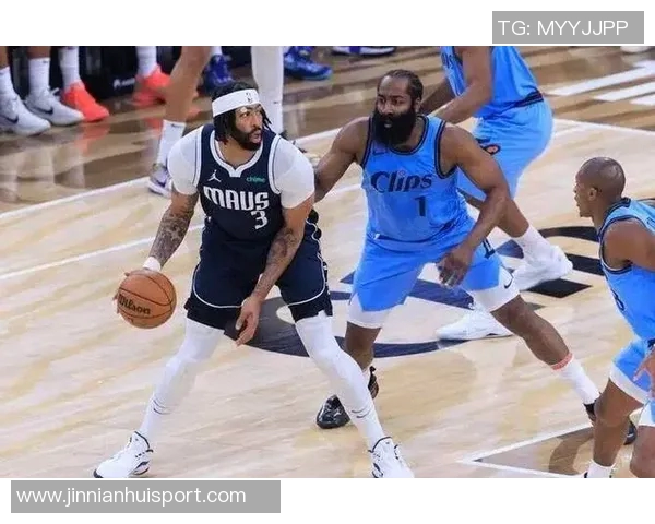 浓眉重返洛杉矶詹姆斯转战达拉斯美媒交易模拟引发热议