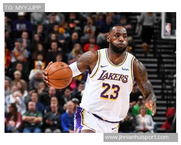 格雷森阿伦外线火力全开12投6中砍下17分4篮板5助攻表现抢眼