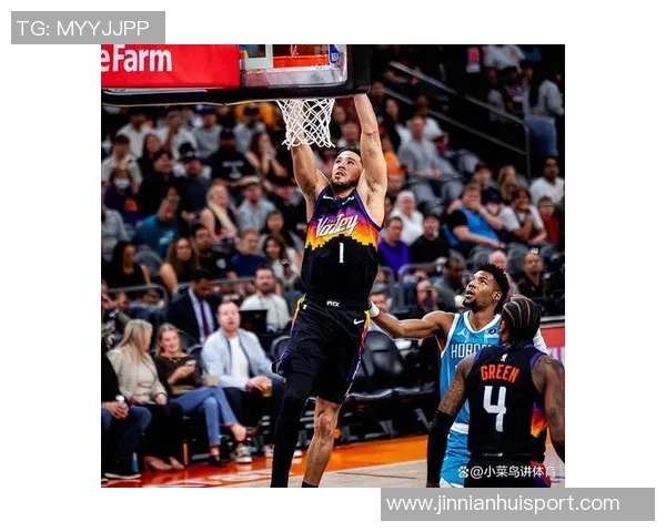 布克上半场表现挣扎12投5中仅得14分5篮板罚球命中率低迷